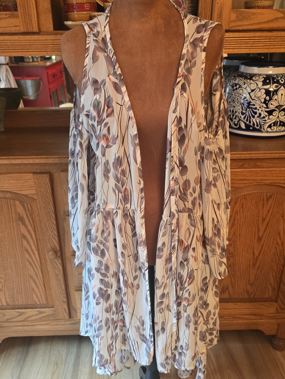 JS Boutique Sleeveless Floral Open Vest in Cream and Taupe